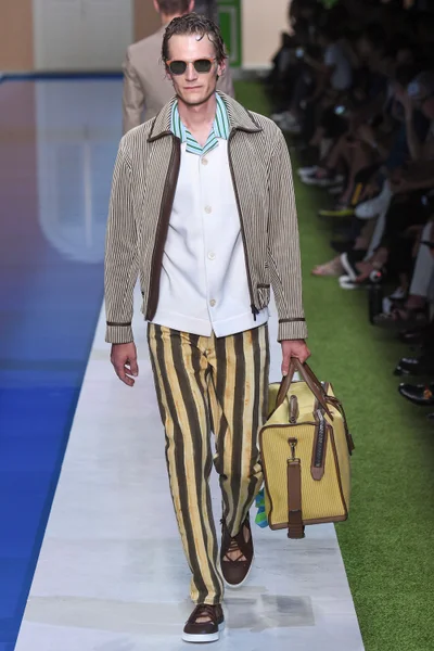 Look 28